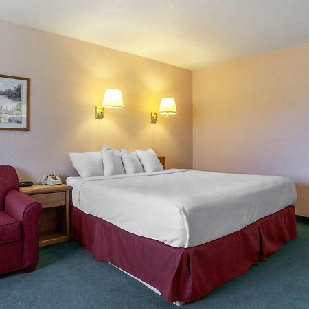 Rodeway Inn Whitehall Номер фото
