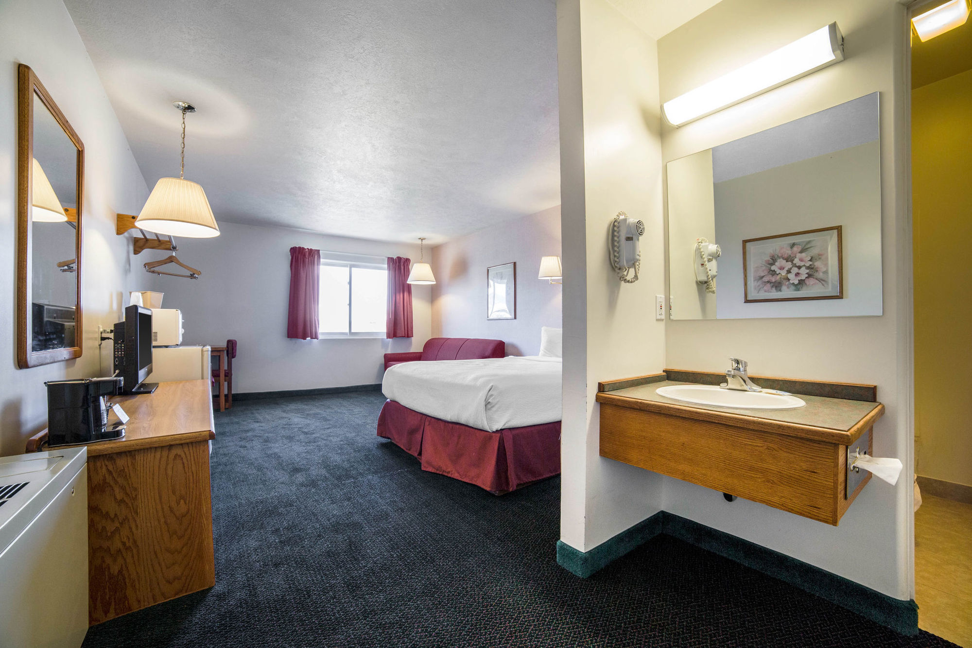 Rodeway Inn Whitehall Номер фото