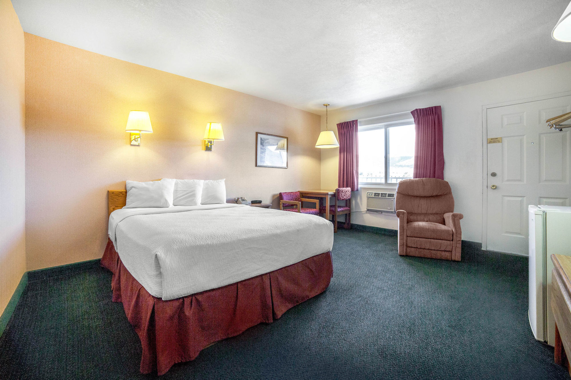 Rodeway Inn Whitehall Номер фото