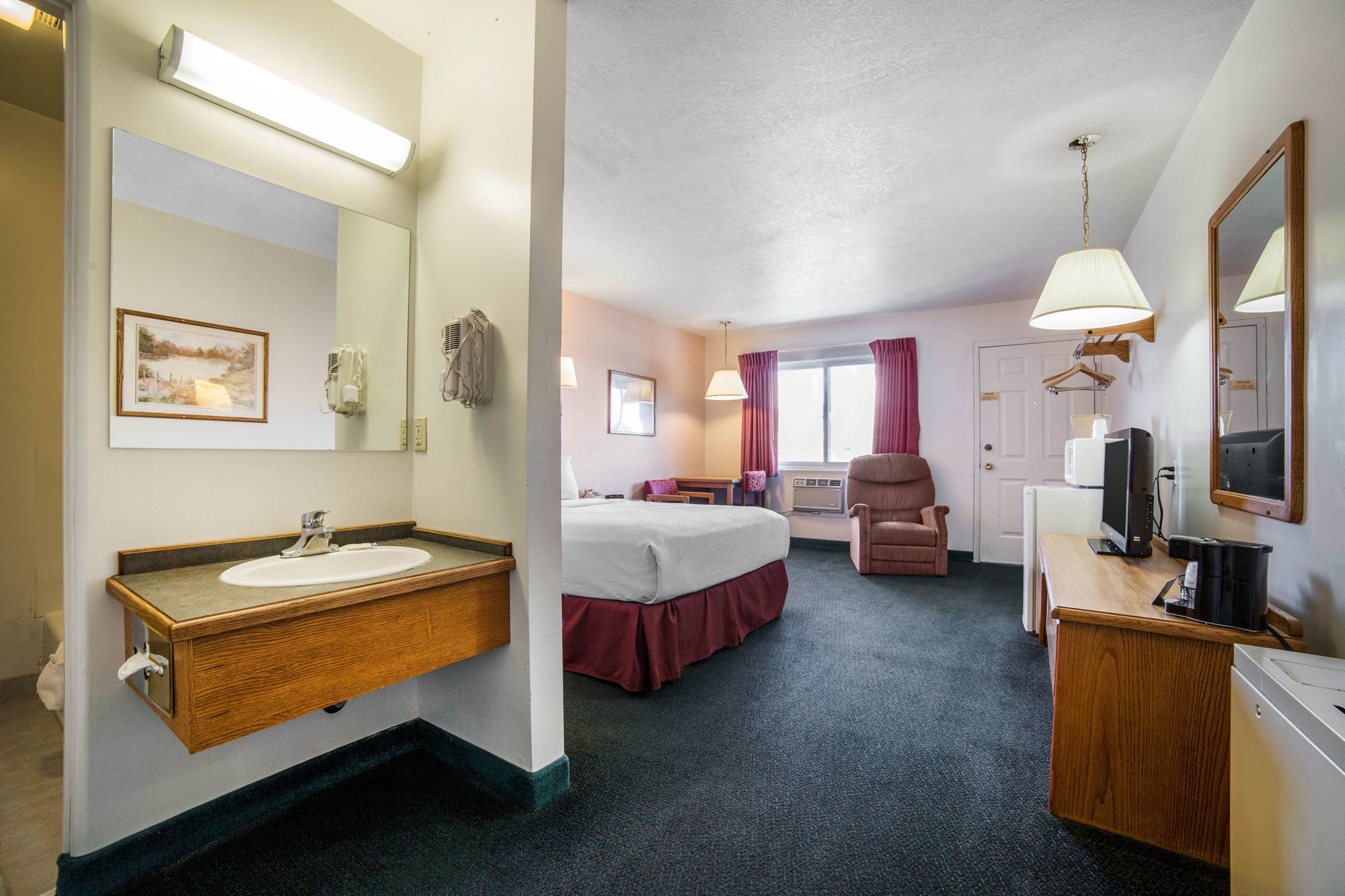 Rodeway Inn Whitehall Номер фото