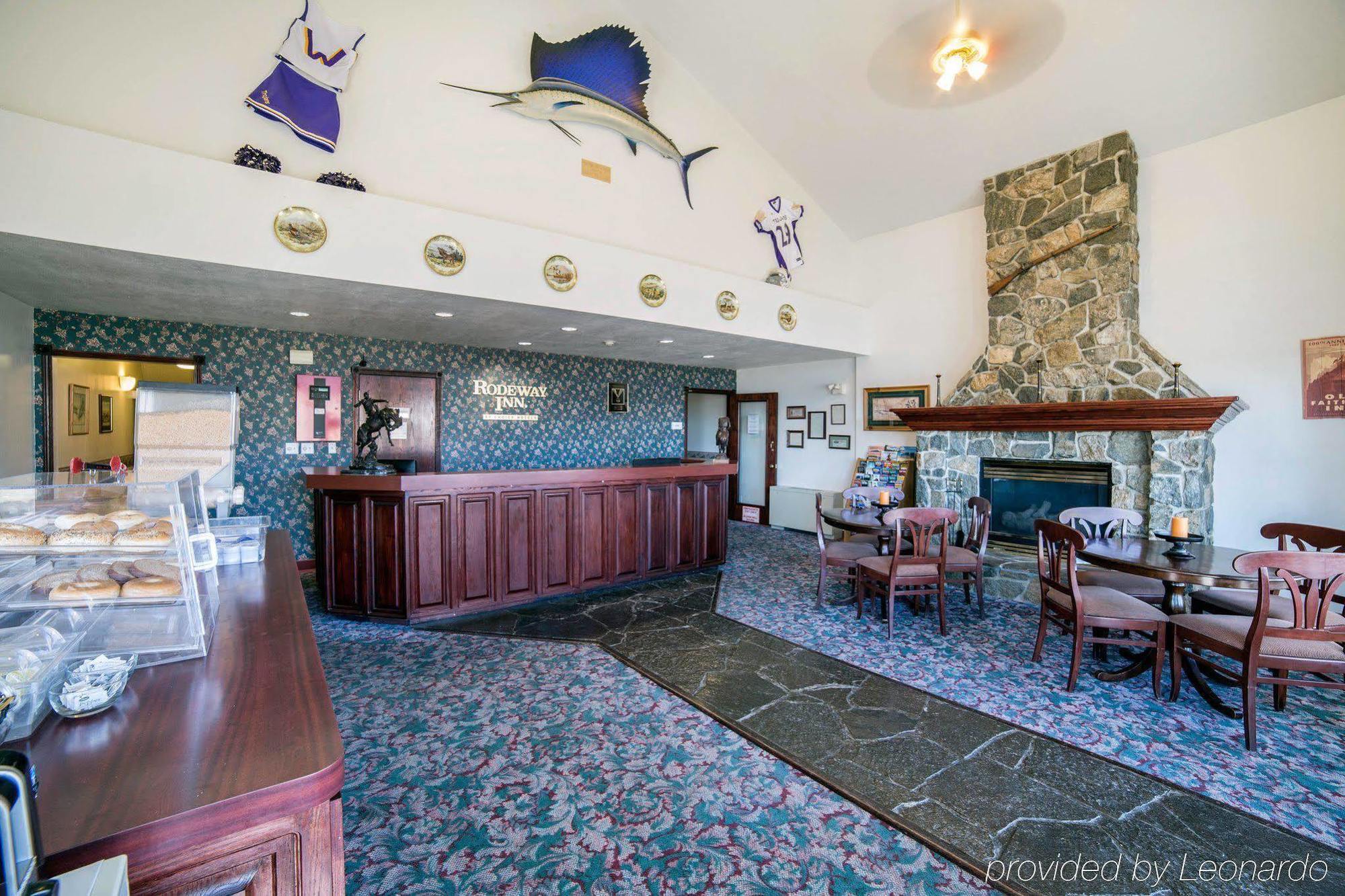 Rodeway Inn Whitehall Екстер'єр фото