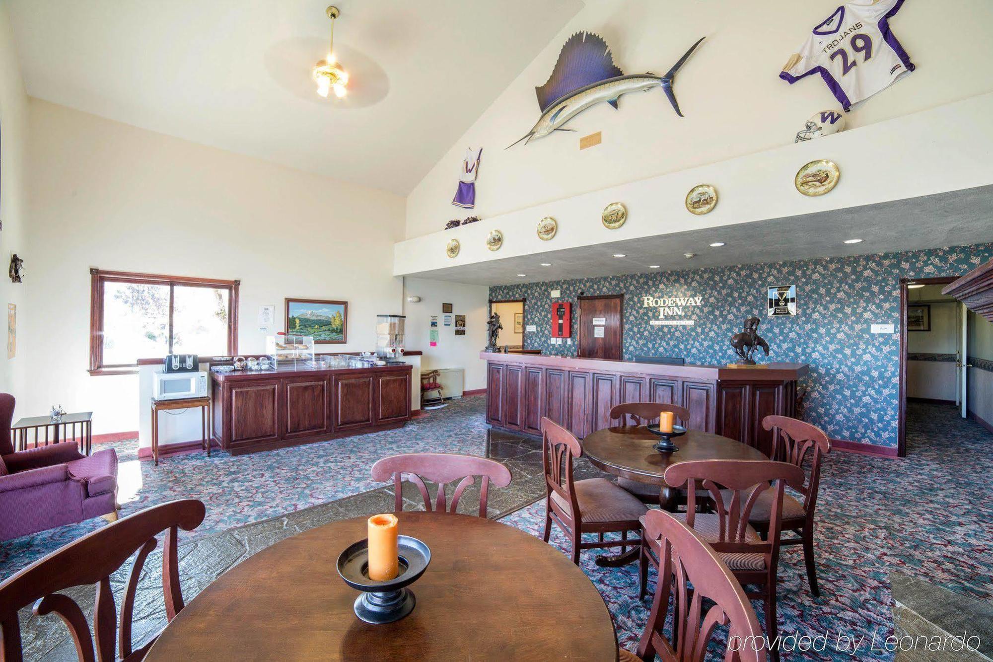 Rodeway Inn Whitehall Екстер'єр фото