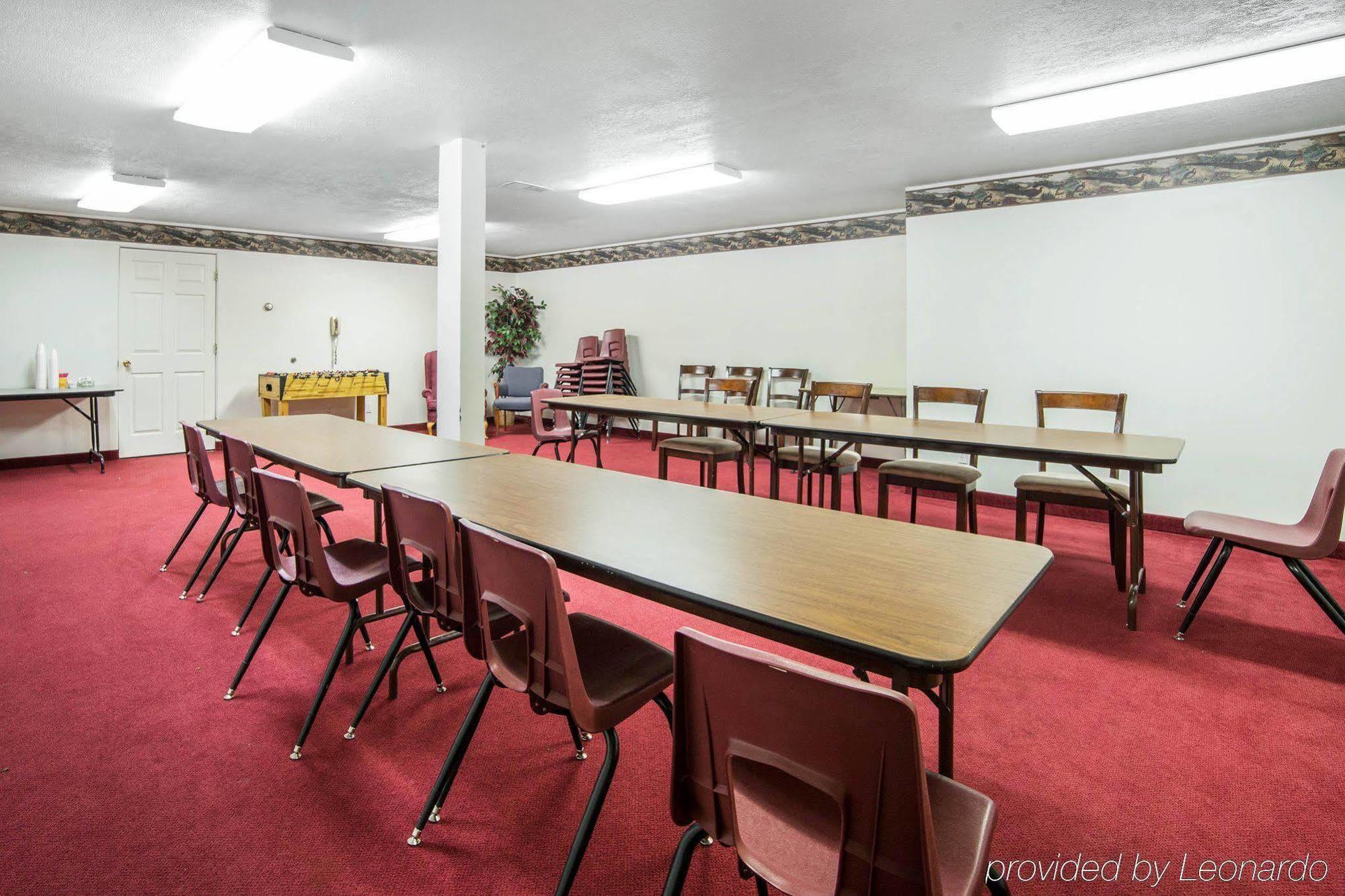 Rodeway Inn Whitehall Екстер'єр фото